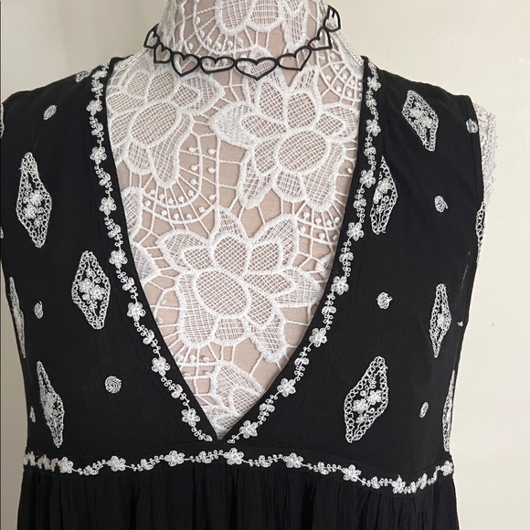 Free People Black and White Embroidered Women's Tunic Top - Picture 3 of 13